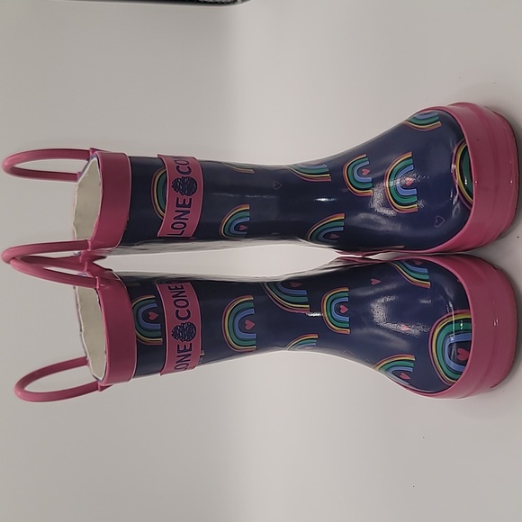 Preloved Adorable rain boots by Lone Cone size 7 - Picture 5 of 5